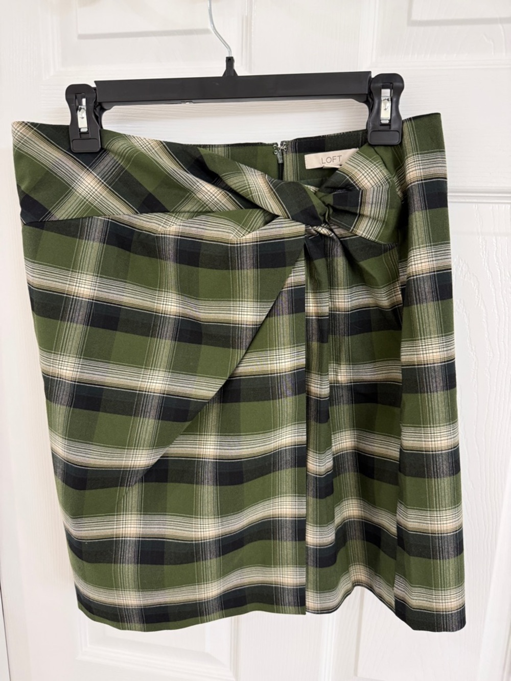 LOFT Green Plaid Knot-Front Skirt sz 8 like new